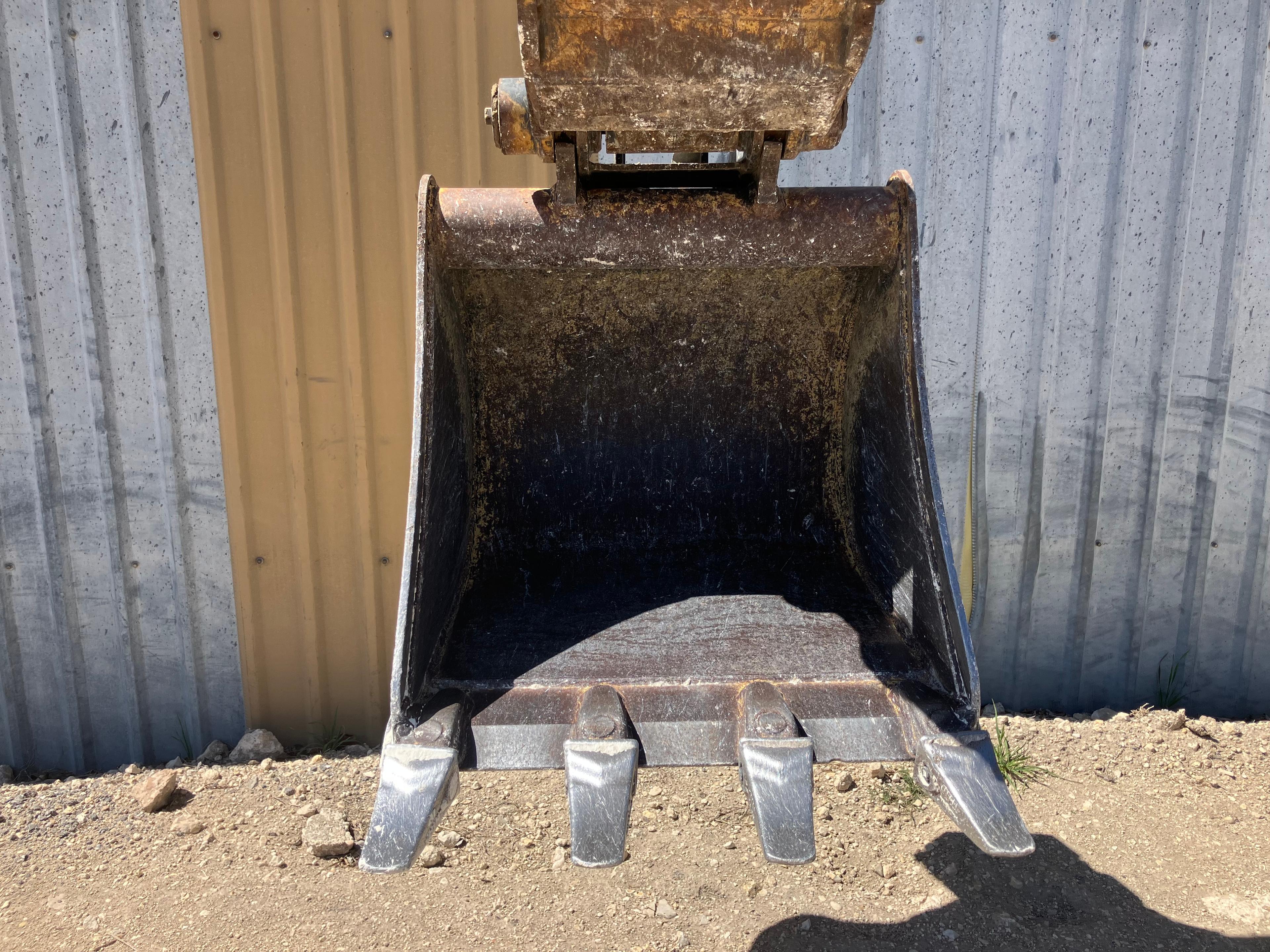 24" Heavy Duty Bucket for John Deere 50G 