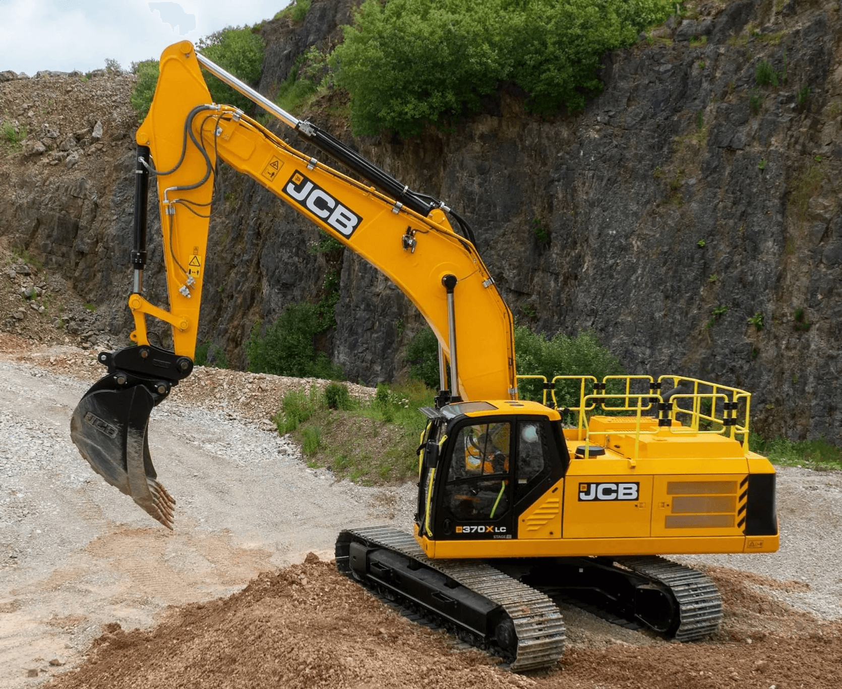 2024 JCB 370X w/ Thumb