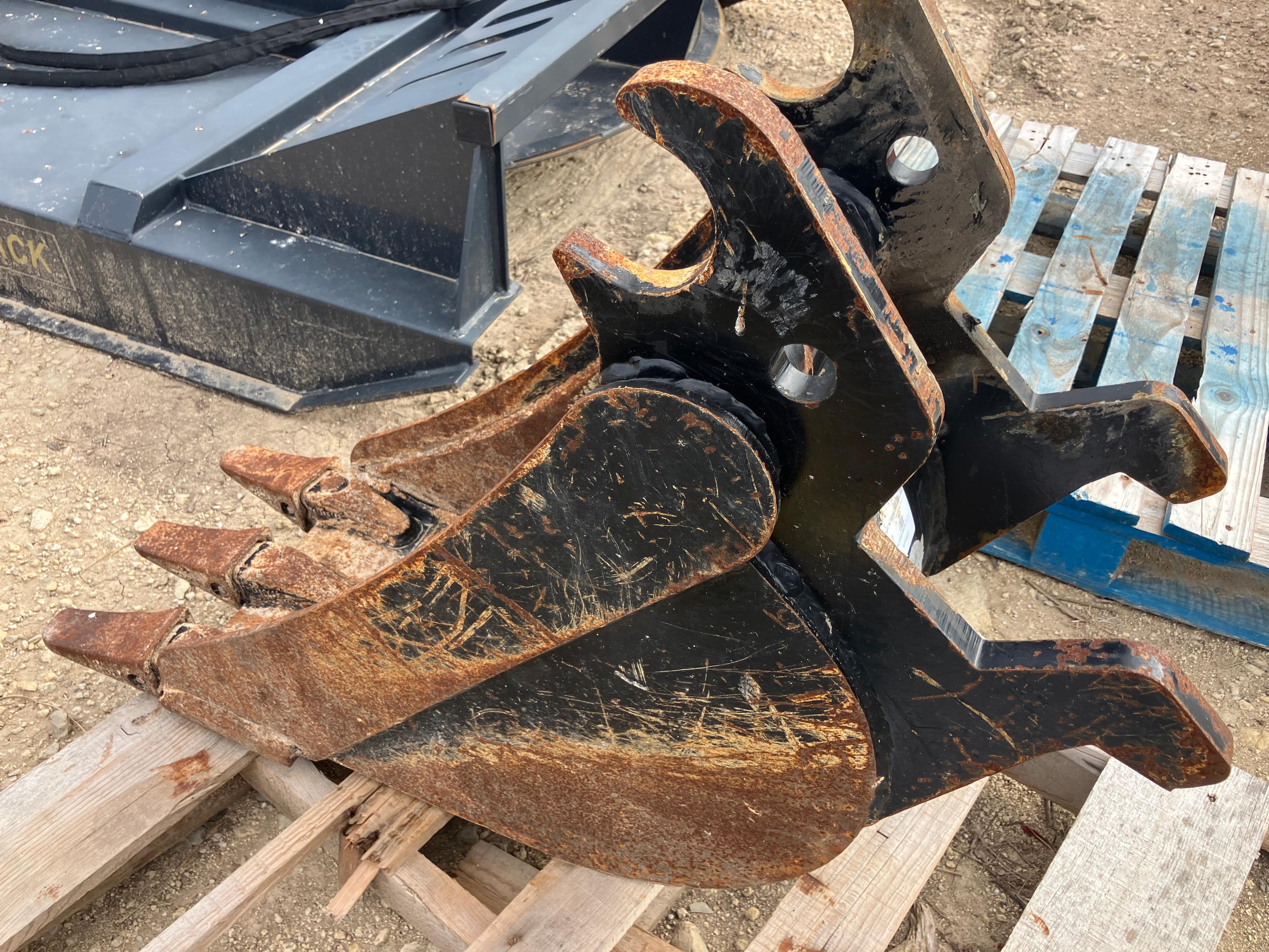 12" Bucket for John Deere 50G 