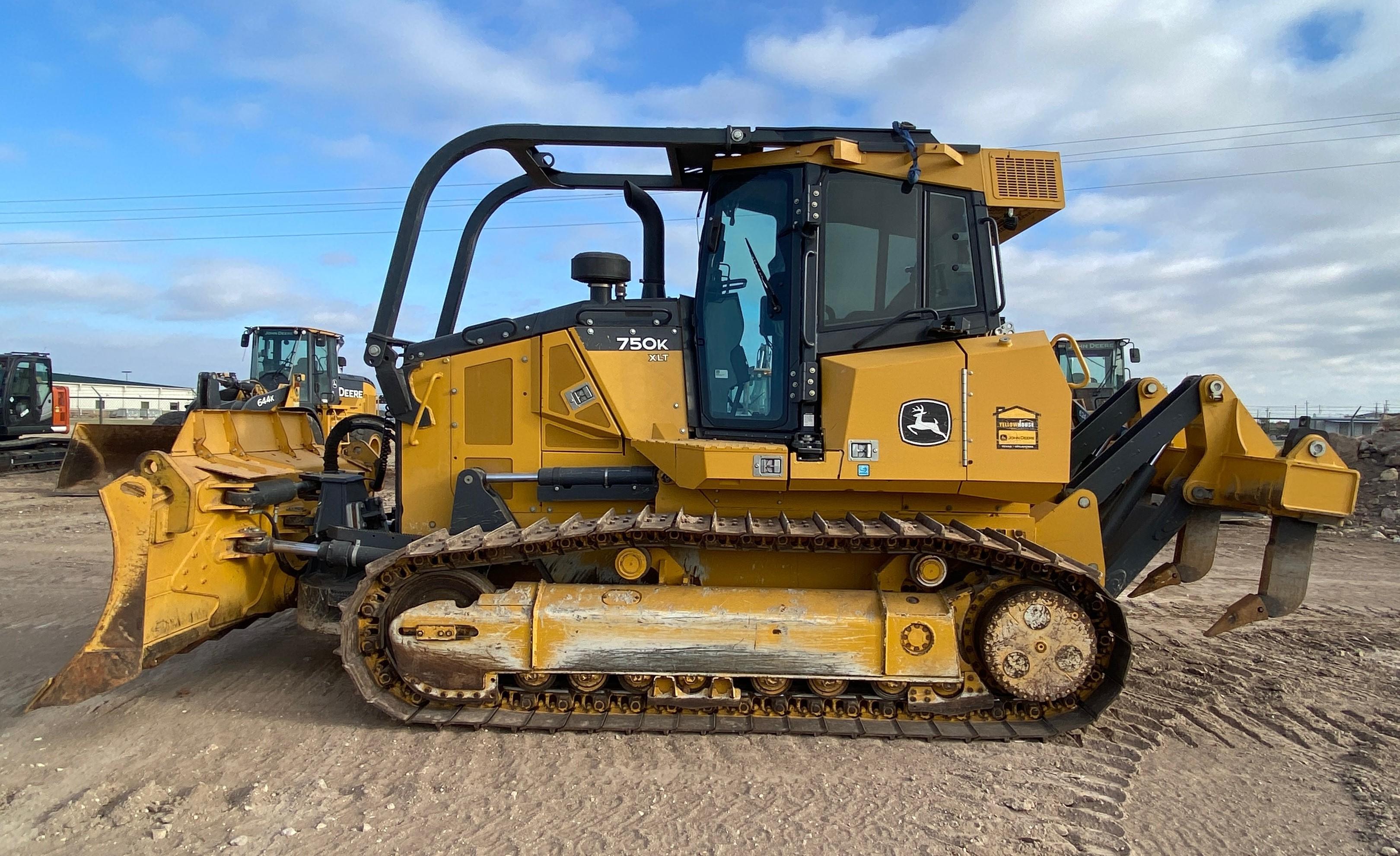 John Deere 750K - Dozer - 155 HP, (42,000lb) 10' 8" 6-way Blade, Closed Cab, Ripper, Limb Risers, Wimber Window Guards. 